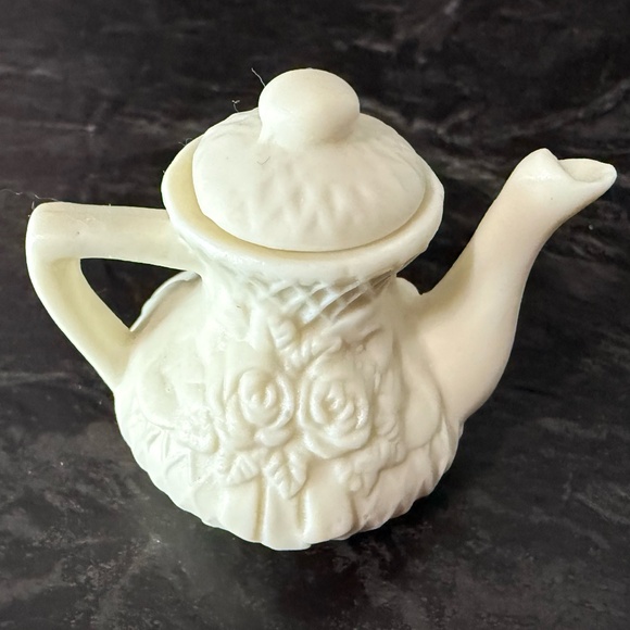 FLORAL FANTASY Eight Piece Miniature Tea Set - Picture 10 of 16